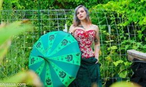 Rose overbust corset with green neverland steampunk parasol